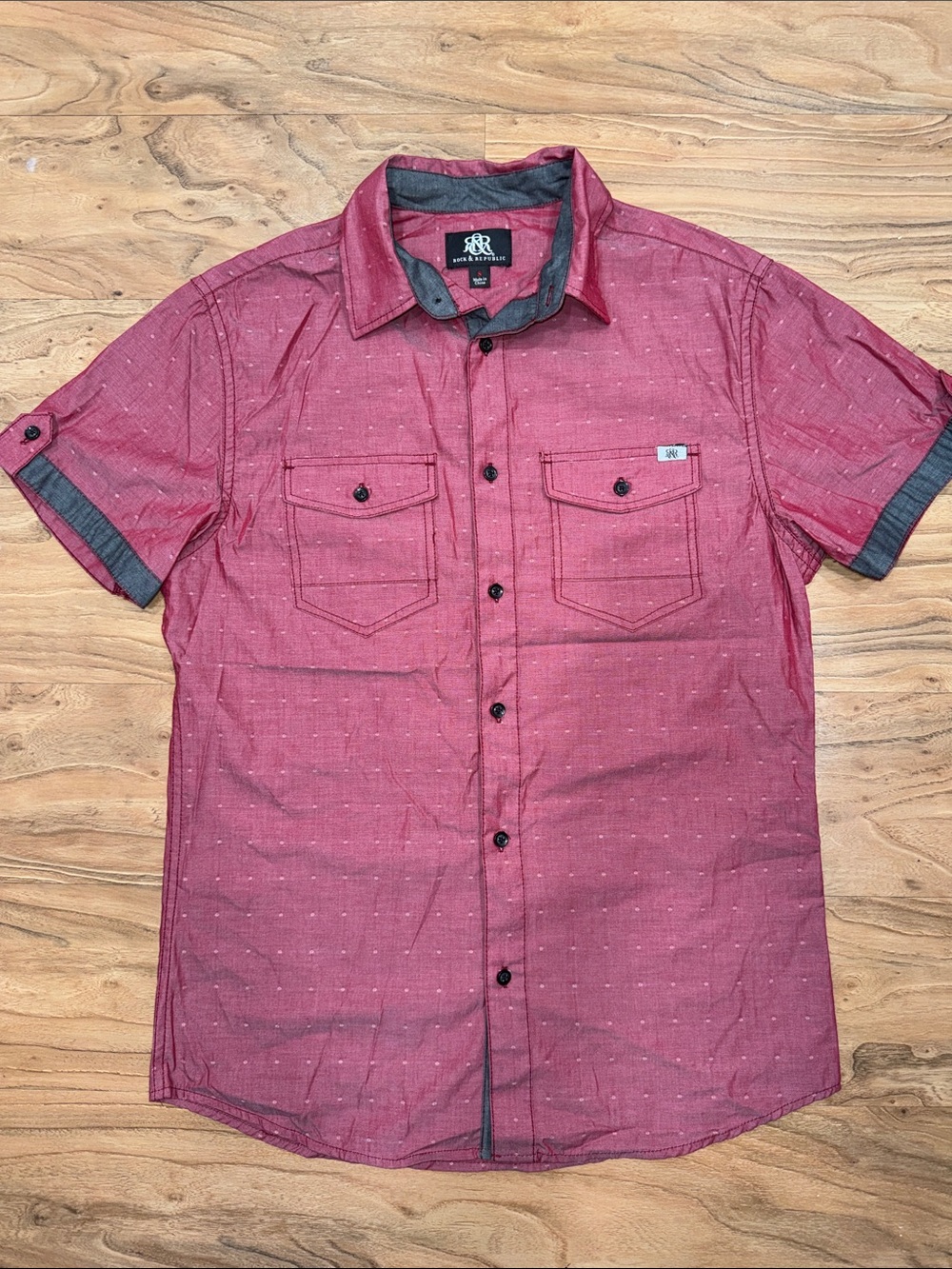 Rock & Republic Maroon Short-Sleeve Button-Down Shirt with Contrast Trim